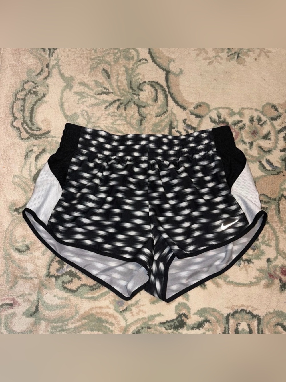 Nike Women's Black and White Wave-Pattern Athletic Shorts